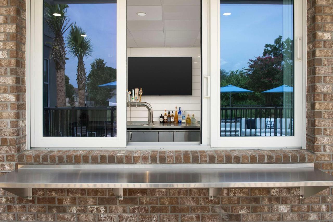 Hilton Garden Inn Pensacola Downtown Exterior photo