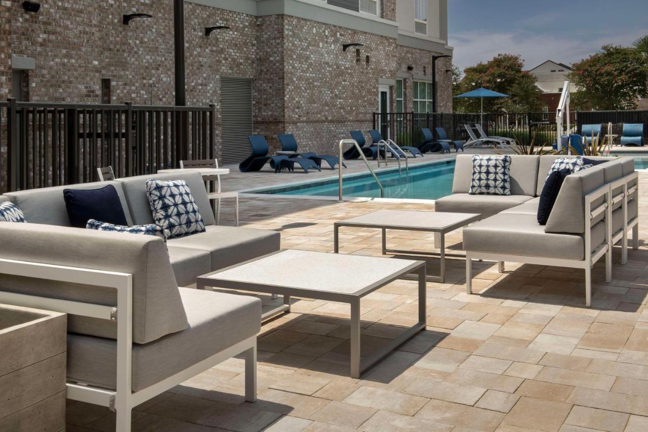 Hilton Garden Inn Pensacola Downtown Exterior photo