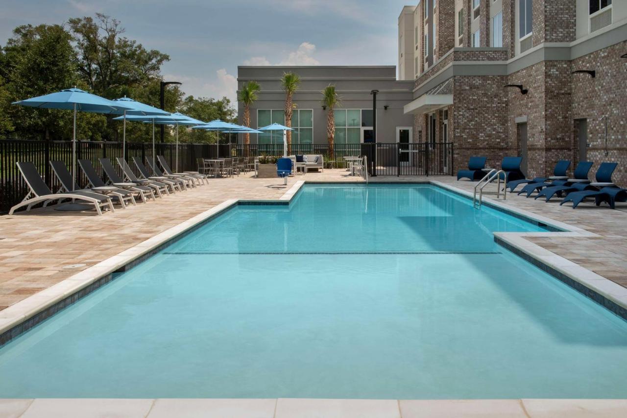 Hilton Garden Inn Pensacola Downtown Exterior photo