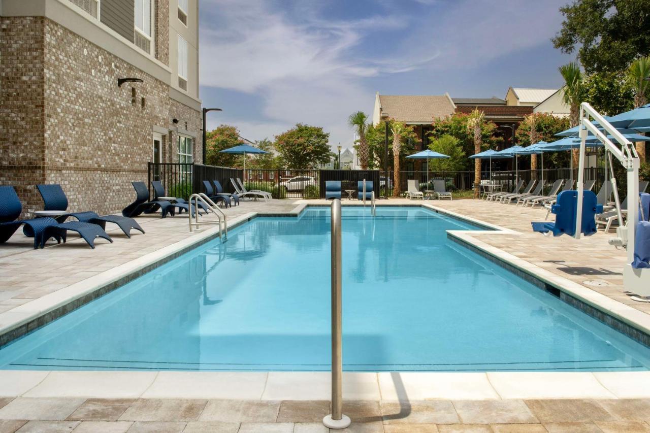 Hilton Garden Inn Pensacola Downtown Exterior photo
